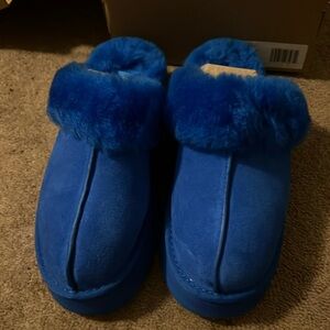 UGG SLIDES